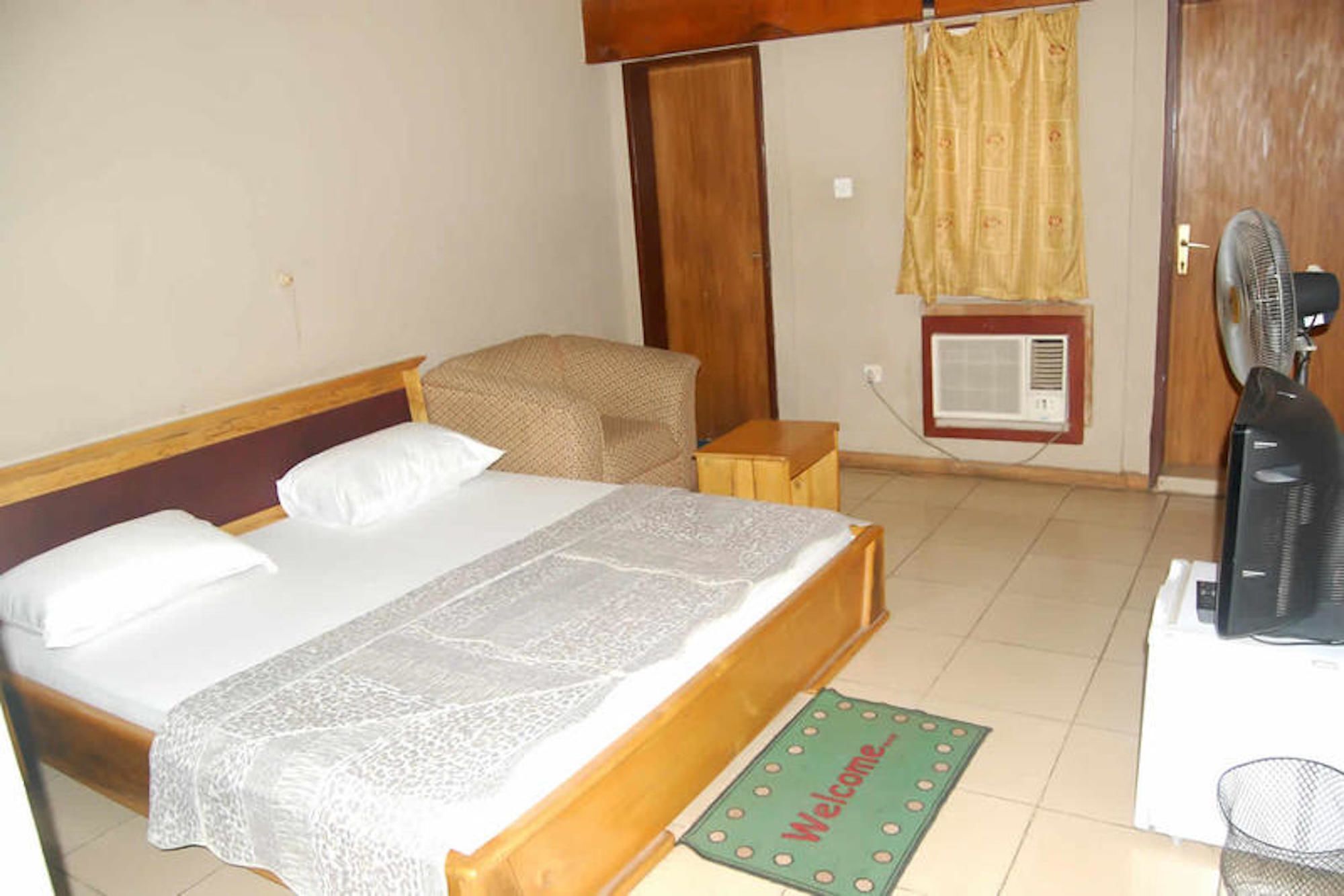 Queens Way Resorts Ibadan Buitenkant foto