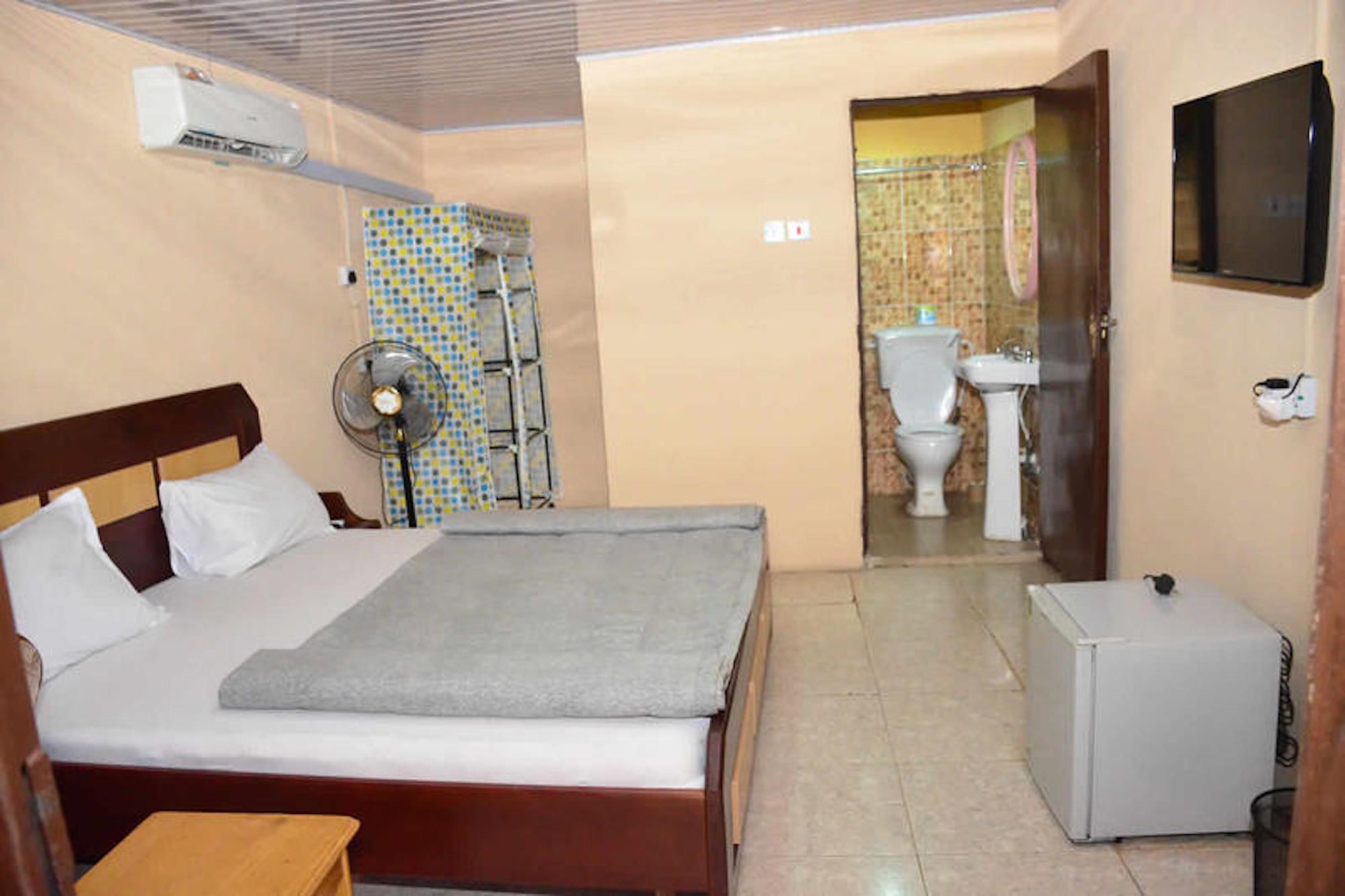 Queens Way Resorts Ibadan Buitenkant foto