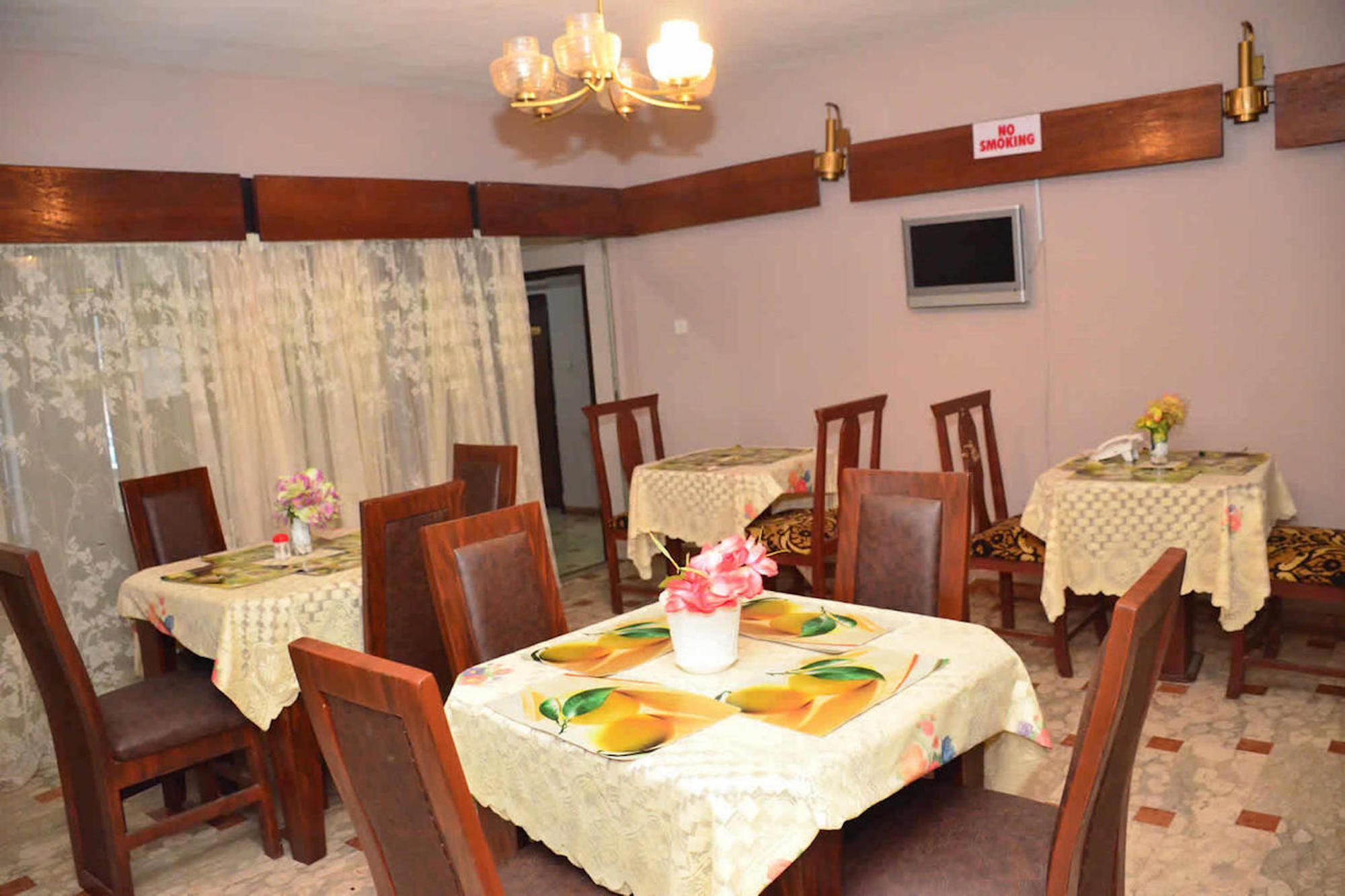 Queens Way Resorts Ibadan Buitenkant foto