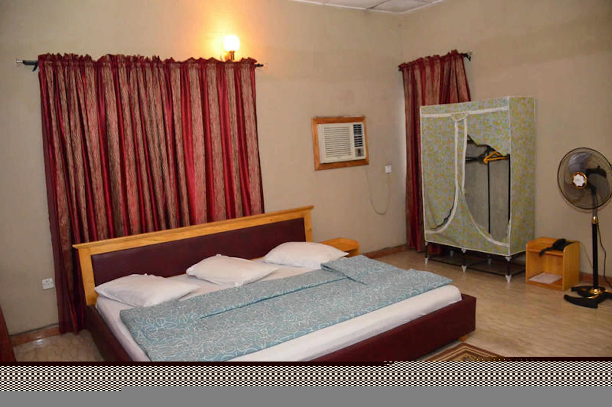 Queens Way Resorts Ibadan Buitenkant foto